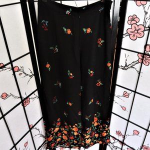 Forever 21 Floral Black Pants Size Large